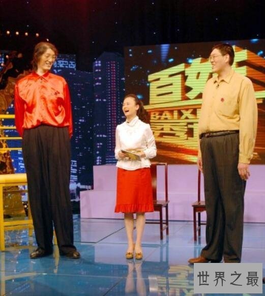 【图】亚洲第一伟人黄长求，身高2米4像出租本人赚钱