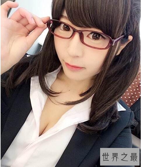 【图】中国最性感女老师朱松花，深深的乳沟让人欲罢