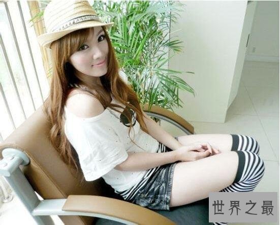 【图】中国最性感女老师朱松花，深深的乳沟让人欲罢