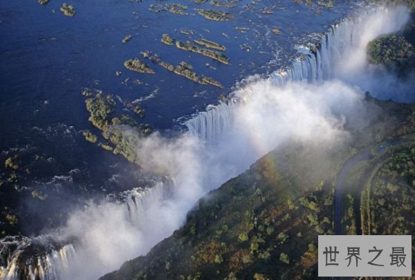 世界上最刺激泳池 享用魔鬼的拥抱