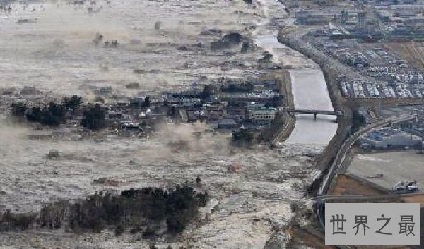 世界上最大最恐惧的海啸 整个太平洋为之颤抖