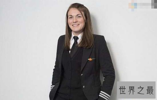 【图】世界上最年轻的美女机长，19岁就末尾驾驶飞机