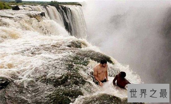 【图】世界上最风险的泳池魔鬼池 在110米瀑布感受极限