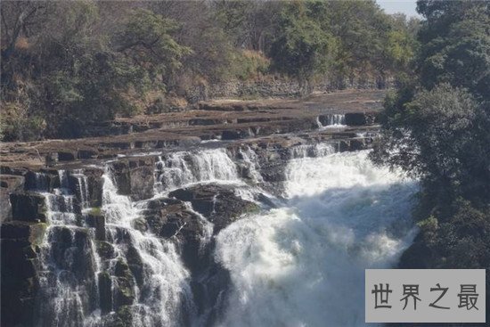 【图】世界上最风险的泳池魔鬼池 在110米瀑布感受极限