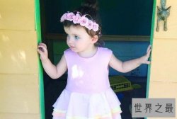 【图】世界上最年轻的模特，2岁女孩登上纽约时装周