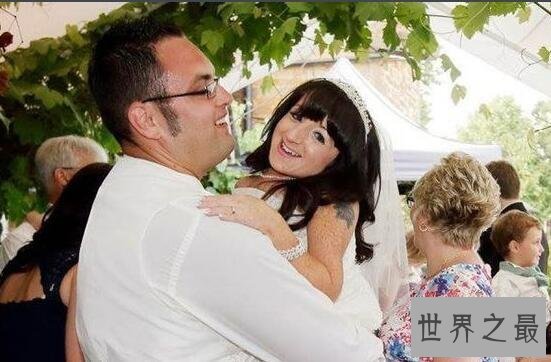 【图】世界上最小的新娘完婚，81cm的她嫁给了185cm的人