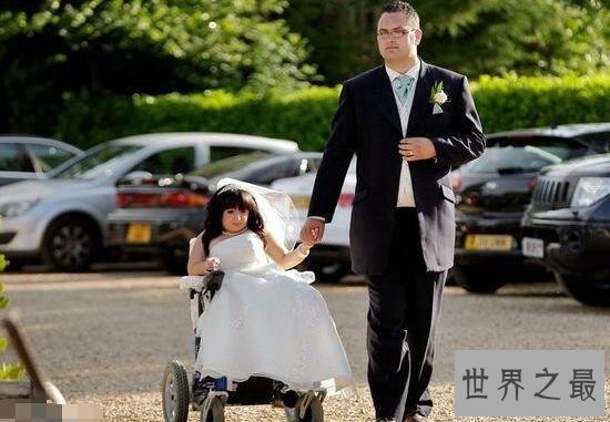 【图】世界上最小的新娘完婚，81cm的她嫁给了185cm的人