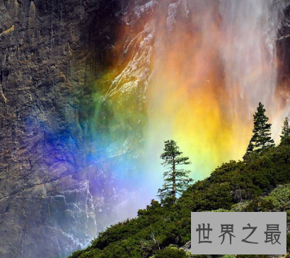 【图】红色岩浆迸发火瀑布 流上去的竟是这种货色