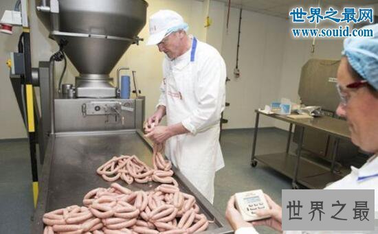 【图】世界第一快手，肉店老板1分钟做62根香肠