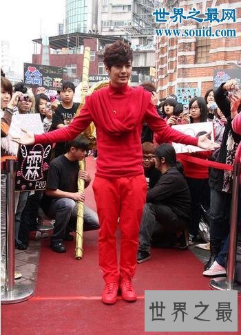 【图】文娱圈四大雕王，何润东上厕所时被偷窥看屌