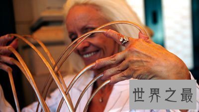 【图】世界上最长的指甲，指甲最长的人(长9.09米)