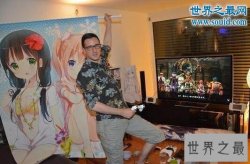 【图】世界第一宅男，吃饭都要用手办的瑞士小伙