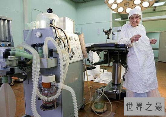 【图】世界最老外科医生，89岁天天做4台手术