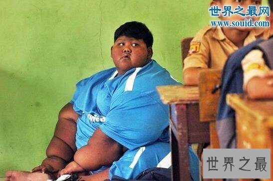 【图】世界上最胖的男孩，印尼男孩年仅10岁重达384斤