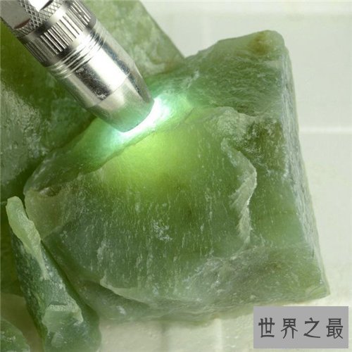 【图】岫玉怎么鉴别 佩戴岫玉对人体有什么好处