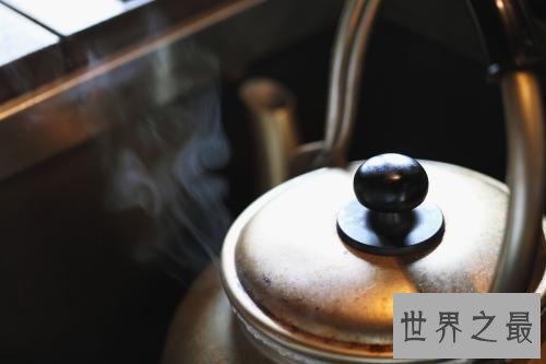 【图】胃疼怎么办，只要是你关心，哪怕只是一杯热水