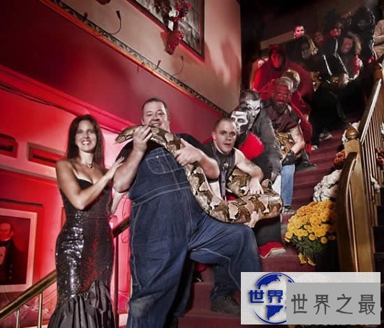 【图】世界上最大的圈养蛇，长7.62米/重272斤